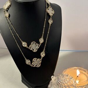 WHITE BEADED NECKLACE SET IN GOLD TRIM